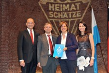 Heimatminister Albert Füracker und Kunstministerin Prof. Dr. med. Marion Kiechle prämieren 100 Heimatschätze
